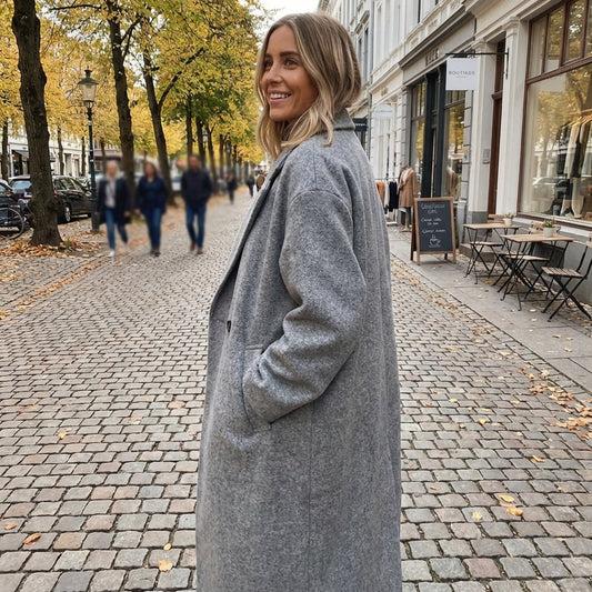 EleganzMantel™ – Ihr perfekter Winterbegleiter